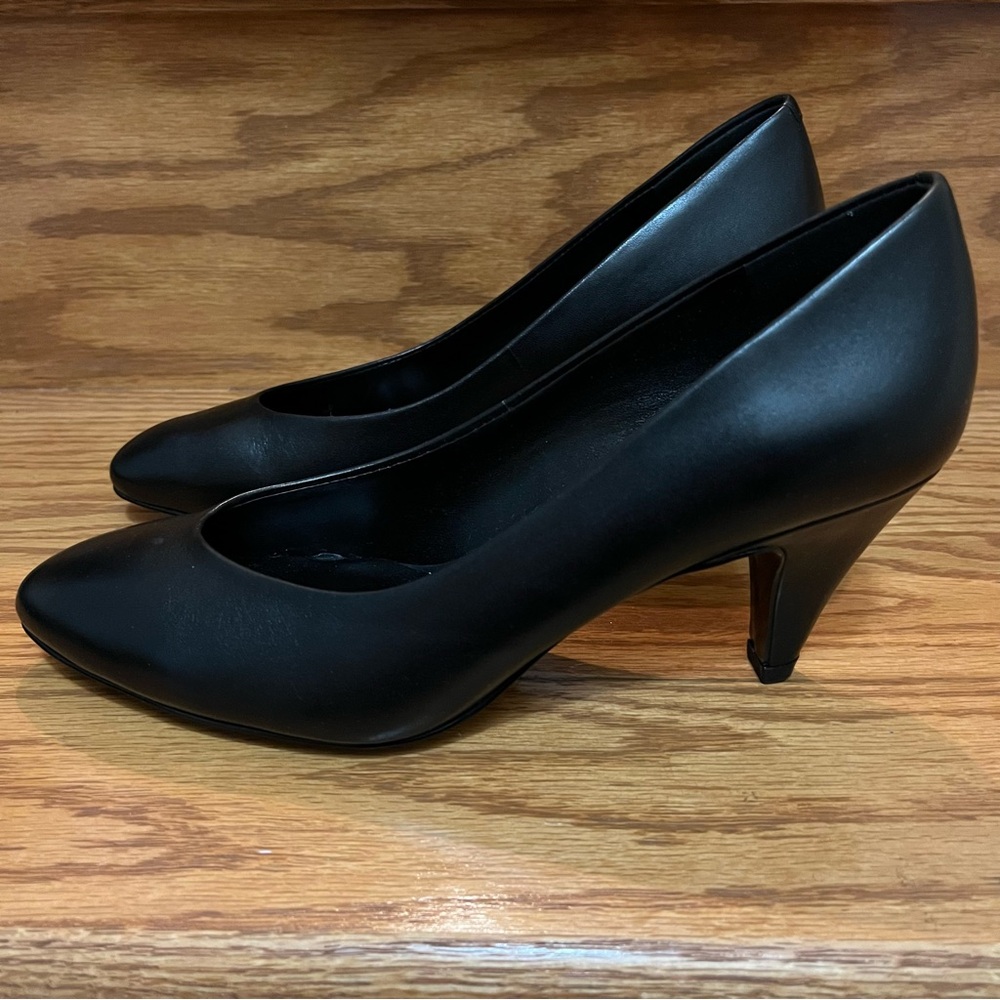 Nine West Pointed Toe Pump Heel Shoe 6